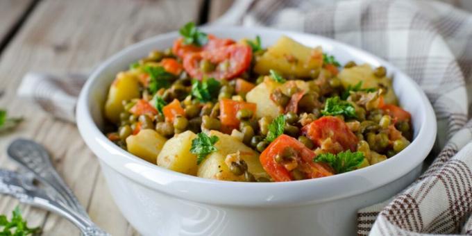 Sayuran rebus dengan kacang hijau