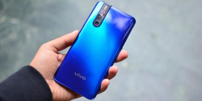 Smartphone Vivo V15 Pro: gradien desain sampul belakang