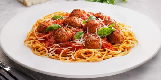 Spaghetti dengan bakso