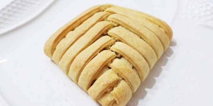 Roti puff pastry dengan apel