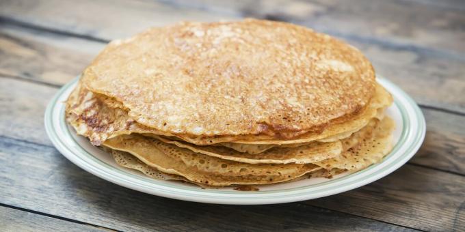 Pancake puding di ryazhenka: resep sederhana