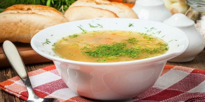 Sup dengan perut ayam dan jamur