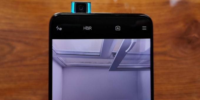 Kamera depan Xiaomi Poco F2 Pro disembunyikan di dalam bodi dan keluar jika perlu