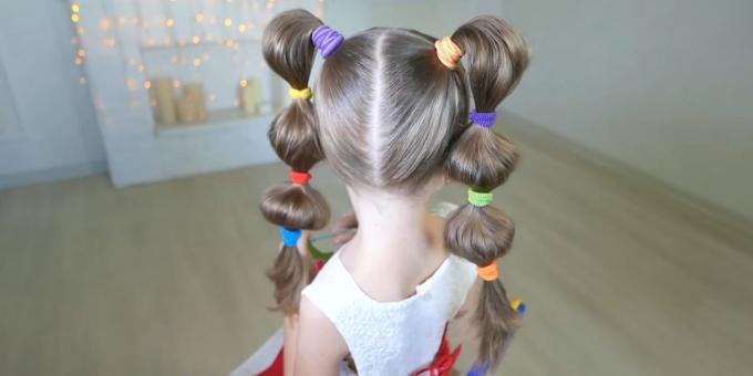 Gaya rambut untuk anak perempuan: ekor besar dengan karet gelang