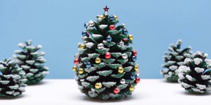 Cara membuat pohon Natal dari kerucut dengan tangan Anda sendiri