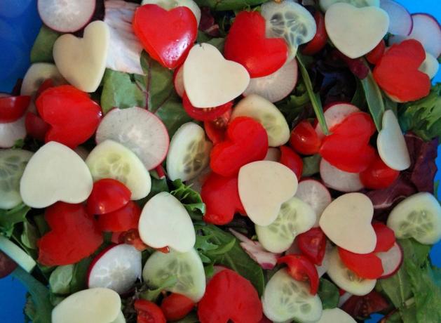 Hadiah untuk Hari Valentine: salad sayuran