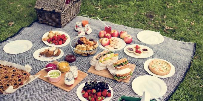 Apa yang harus dibawa piknik: Makanan