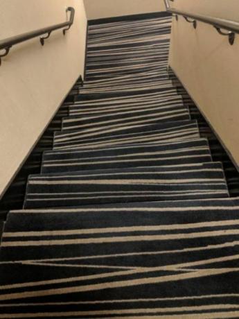 karpet berbahaya di tangga