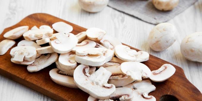 Cara menggoreng champignons: irisan champignon