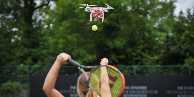Drone membantu pemain tenis