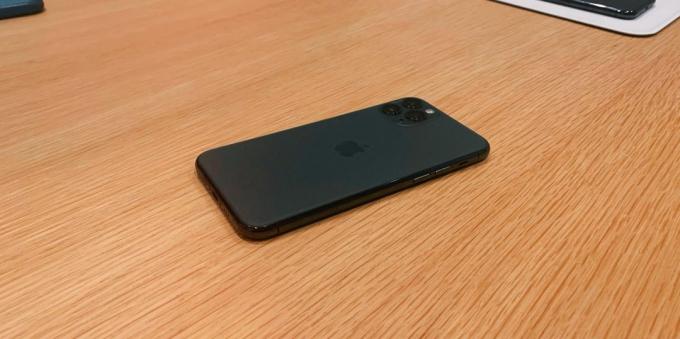 11 iPhone Pro: dark green