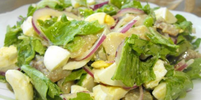 Resep untuk salad tanpa mayones: Salad dengan herring, telur dan bawang