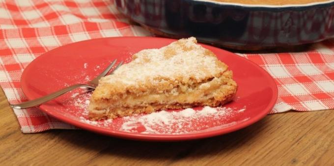 Kue dengan pir: Simple cake dengan apel parut dan pir