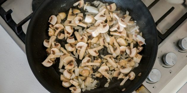Muffin telur: tumis jamur dan bawang bombay