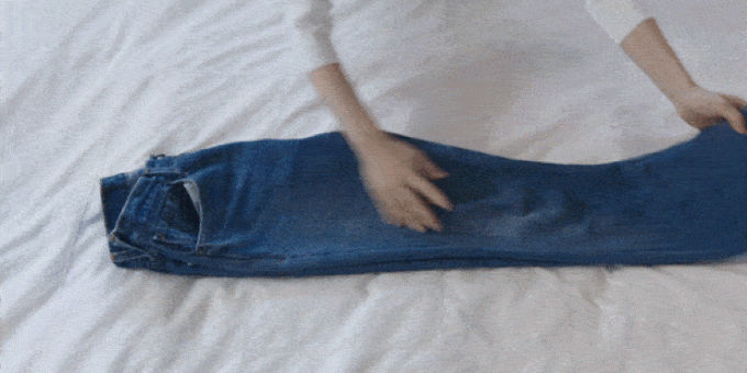 Cara melipat celana jeans
