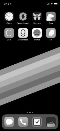 iPhone layar hitam-putih