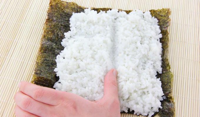 Bagaimana mempersiapkan sushi: hosomaki dan Futomaki