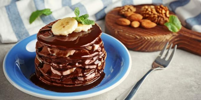 Pancake coklat di atas kefir