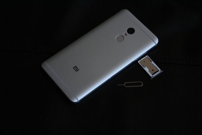 Xiaomi redmi Catatan 4: Slot untuk SIM
