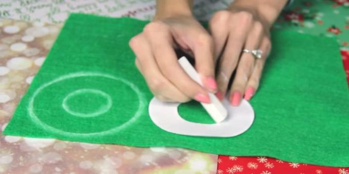 mainan Natal dengan tangan mereka sendiri: membuat pola dan lingkaran