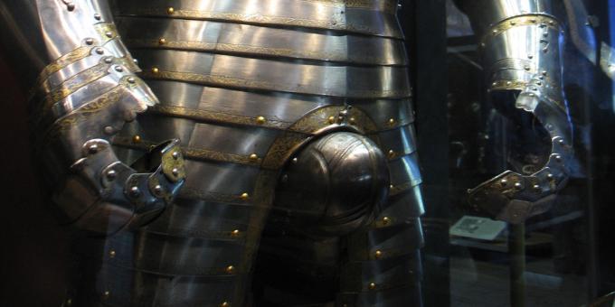 Ksatria Abad Pertengahan tidak memakai borgol lapis baja untuk melindungi alat kelamin mereka.