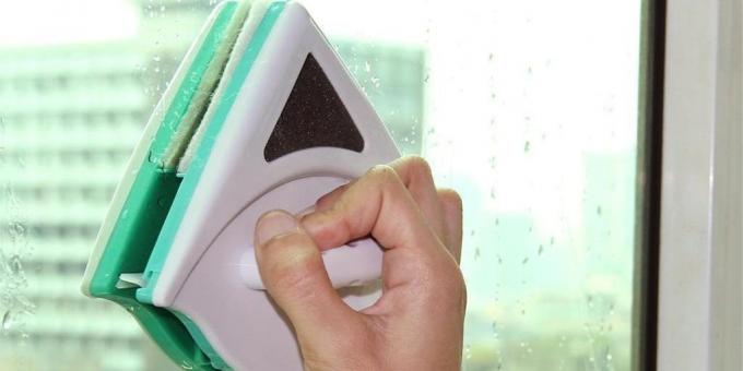 sikat magnetik untuk mencuci jendela