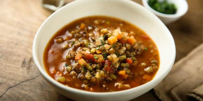 Sup dengan kacang hijau dan sayuran