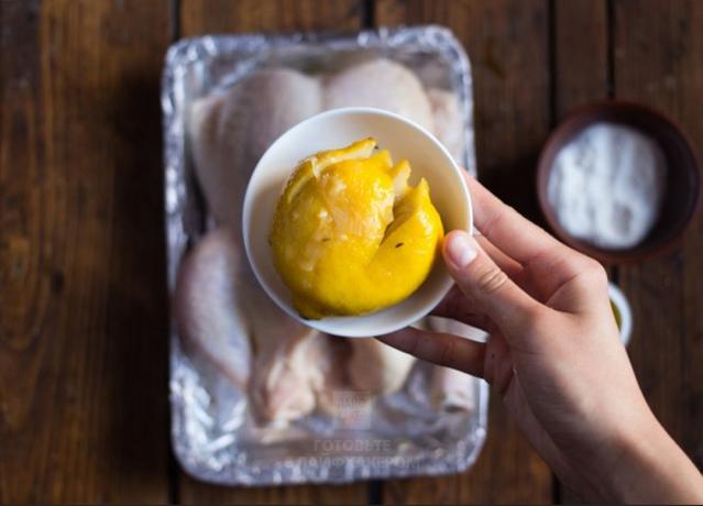 Cara memasak ayam: lemon untuk rasa