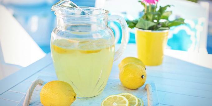 Klasik limun dengan lemon