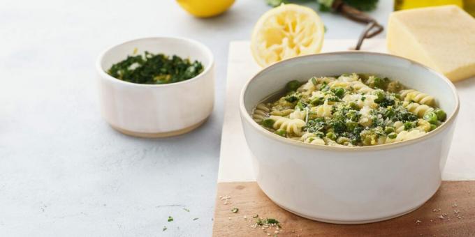 Minestrone dengan pesto dan bayam