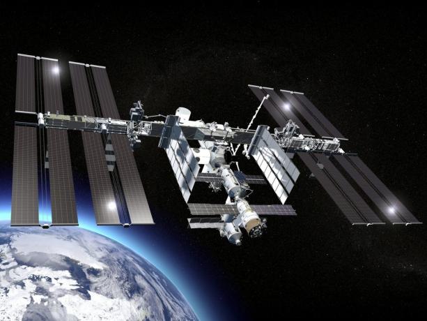 Bagaimana untuk menghabiskan hari Cosmonautics: pemantauan ISS