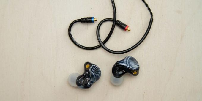 FiiO FA1: Connect tebal, dan menghapus headset tidak begitu mudah