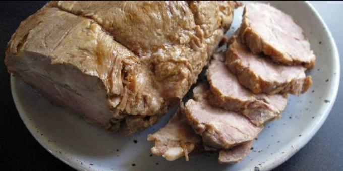 Resep untuk daging babi di multivarka dengan kecap dan kunyit