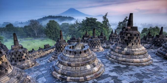 wilayah Asia tidak sia-sia menarik wisatawan: komplek Candi Borobudur, Indonesia