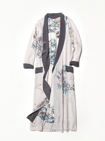 Hadiah untuk Maret 8: jubah sutra