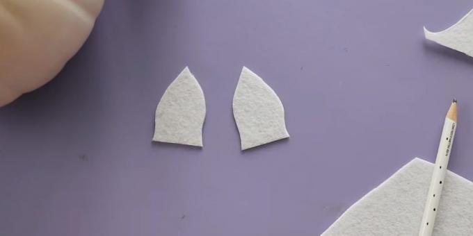 Kerajinan dari labu: telinga Cut dari felt putih