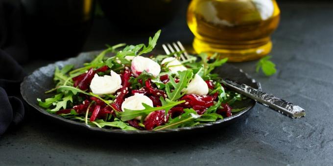Salad dengan mozzarella, rucola dan bit: resep sederhana
