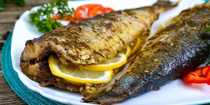 Ikan dengan lemon dan mayones di oven: resep sederhana
