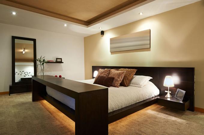 desain kamar tidur kecil: semakin banyak cahaya yang lebih baik