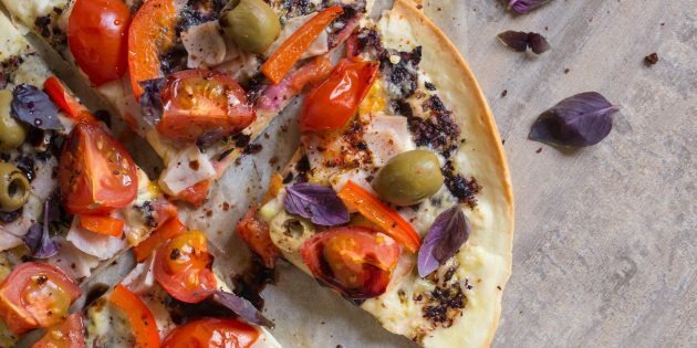 Tortilla pizza: hidangan siap pakai