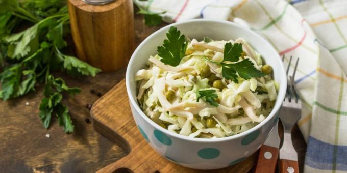 Salad dengan cumi dan kol