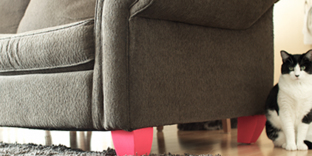 aksen warna dalam interior: kaki furniture