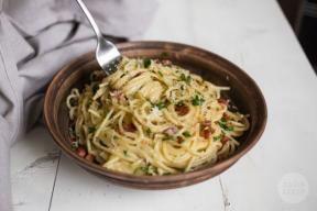 Pasta carbonara dengan krim