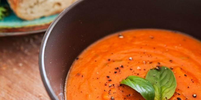 Resep terbaik dengan kemangi: Sup tomat dengan kemangi