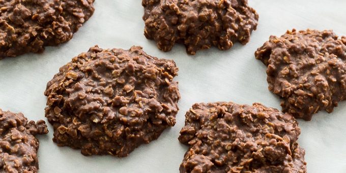 Chocolate oatmeal cookies dengan selai kacang tanpa memanggang