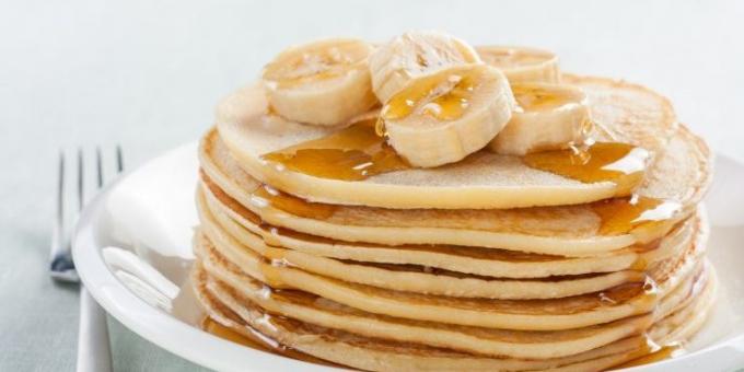 Apa untuk memasak untuk sarapan: Amerika Pancake dengan madu dan pisang