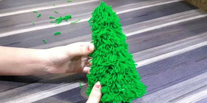 Cara membuat pohon Natal dari utas