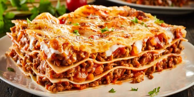 Lasagna dengan pasta tomat