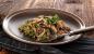 Risotto soba dengan jamur, bawang putih dan parmesan