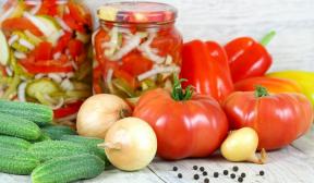 Mentimun dan salad tomat untuk musim dingin - Lifehacker